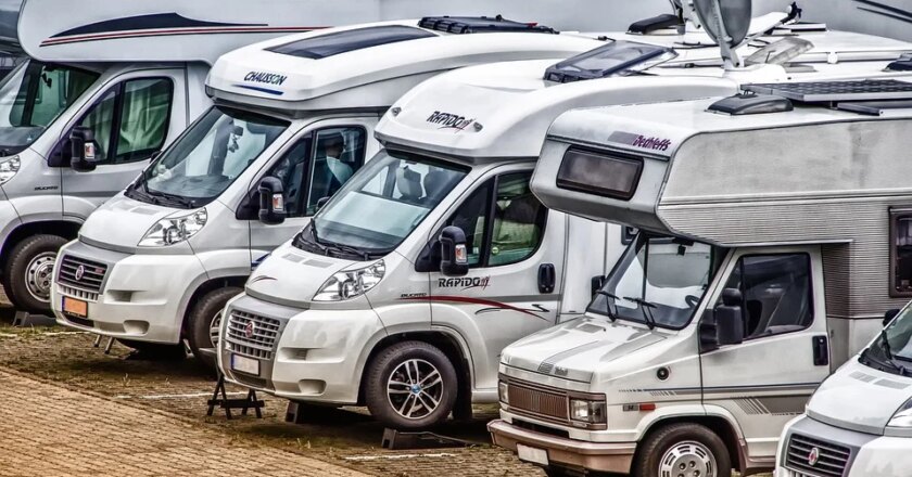 Czy kupno kempingowej przyczepy jest dobrym pomysłem