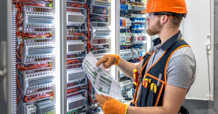 Jaki rodzaj uprawnień trzeba mieć, żeby zająć się elektrycznymi usługami